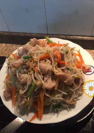 Hình của món Giá đỗ xào thịt.