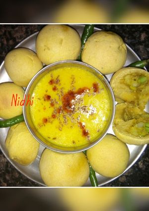 A picture of Stuff baati with daal.