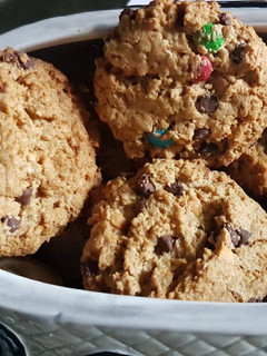 A picture of Monster Cookies.