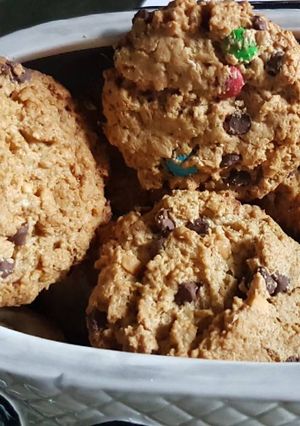 A picture of Monster Cookies.