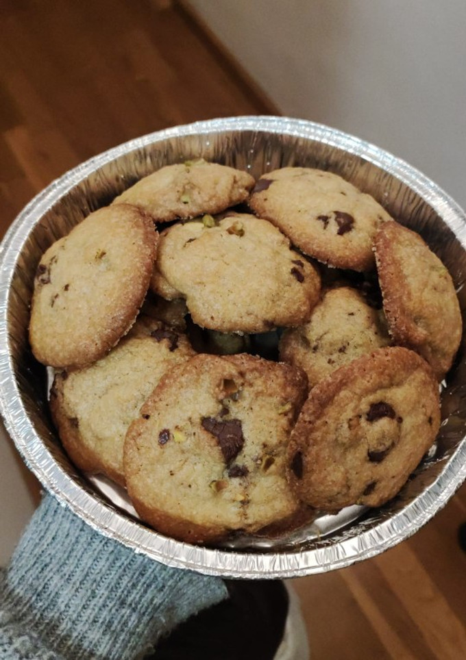 Una foto de Cookies de chocolate y pistachos