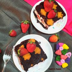A picture of Star print strawberry chocolate sandwich cake.