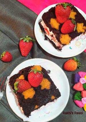 A picture of Star print strawberry chocolate sandwich cake.