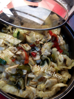 A picture of Cabbage sauce.