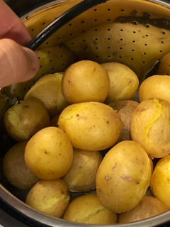 Una foto de Rápidas y deliciosas patatas de guarnición al vapor en olla FussionCook FC7 Smart