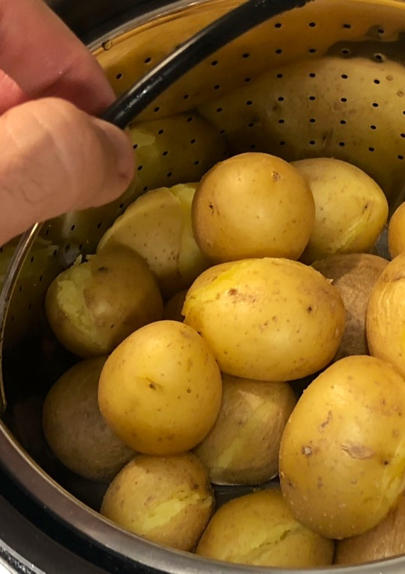 Una foto de Rápidas y deliciosas patatas de guarnición al vapor en olla FussionCook FC7 Smart