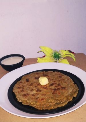 A picture of Bajra ki Masala Paratha.