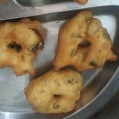 Urad dal vada A picture of Urad dal vada.