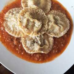 Una foto de Sorrentinos en salsa natural de tomates asados🍅