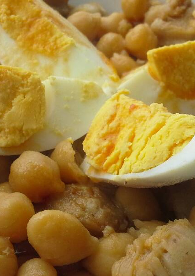 Una foto de Garbanzos con butifarra
