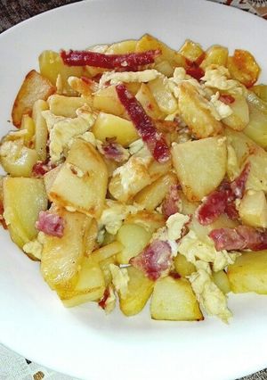 Foto principal de Revuelto individual de patatas y jamón serrano