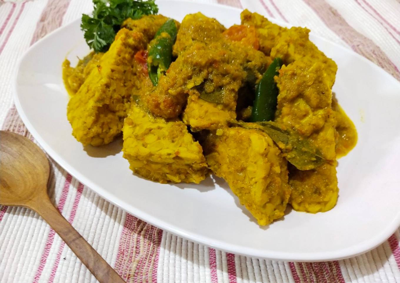 Terik Tempe Tahu: Lauk Berkatan