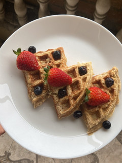 Una foto de Waffles de avena y manzana