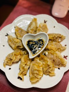 芝士泡菜豬肉煎餃 的食譜成品照片