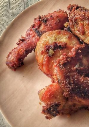A picture of Fried Candlenut Chickens.