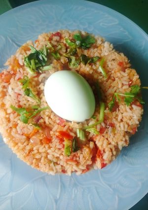 எளிய முறையில் சுவையான தக்காளி சாதம் (Thakkali satham recipe in tamil) செய்முறை முக்கிய புகைப்படம்