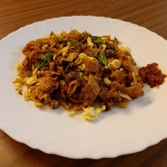 A picture of Kothu chapathi.