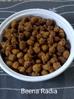 સીંગ ભુજીયા (Peanuts bhujiya Recipe in Gujarati) રેસીપી મુખ્ય ફોટો