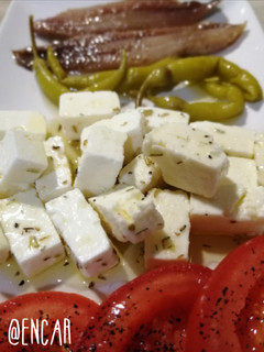 Una foto de Queso feta marinado