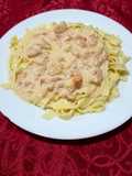 Fideos con salsa de camarones