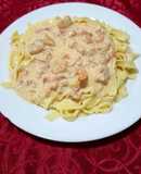 Fideos con salsa de camarones