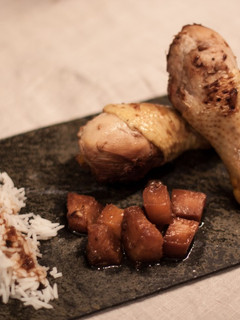 Una foto de Jamones de pollo con teriyaki y piña