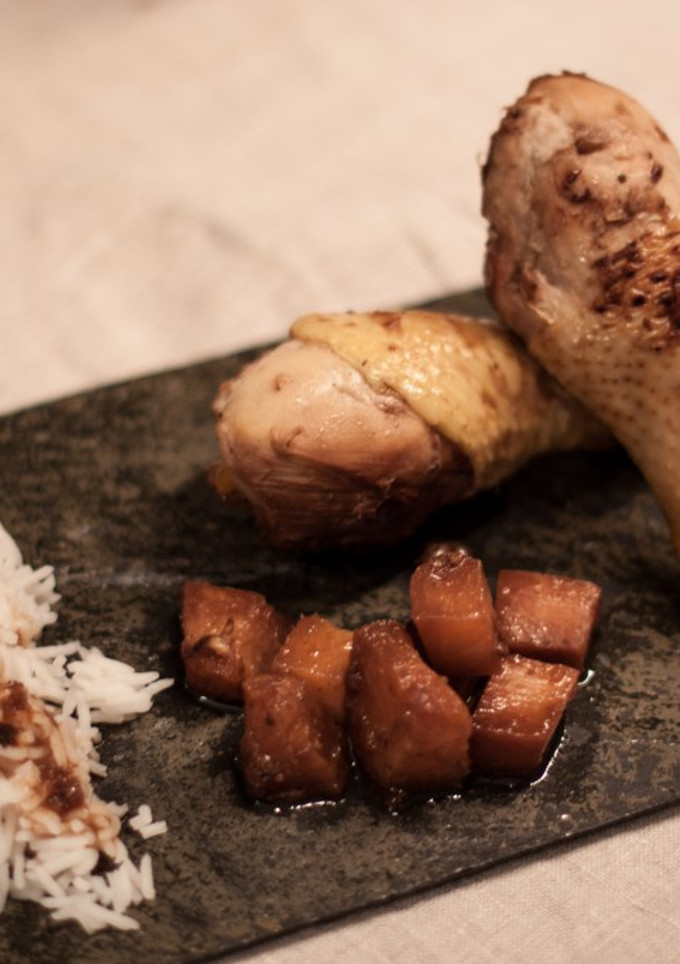 Una foto de Jamones de pollo con teriyaki y piña