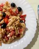 Pasta di ceci con pomodorini, olive nere e feta