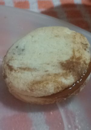 Una foto de Alfajores rellenos de dulce de leche 🍩