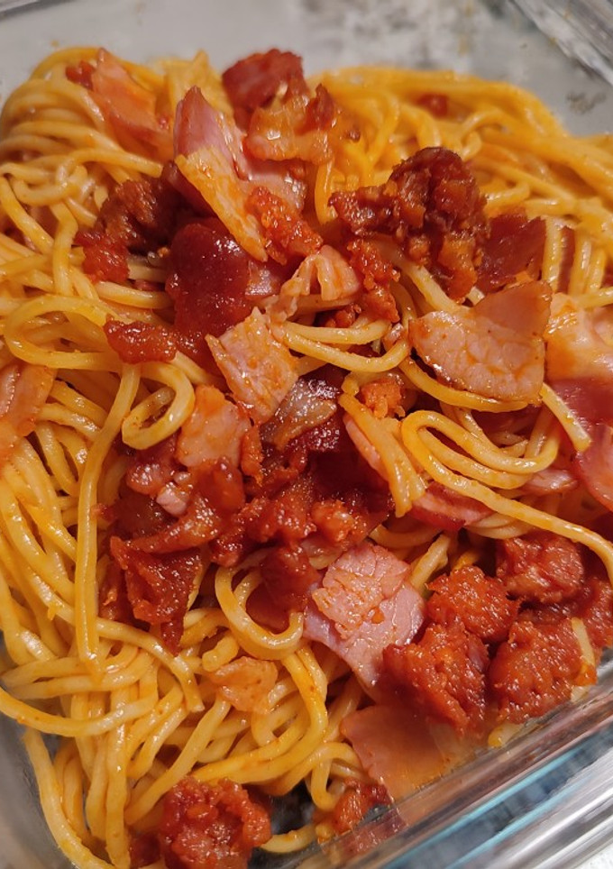 Una foto de Noodles/ Fideos con bacon y chorizo