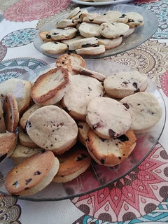 Una foto de Galletitas de: chips de chocolate, pasas de uva y vainilla