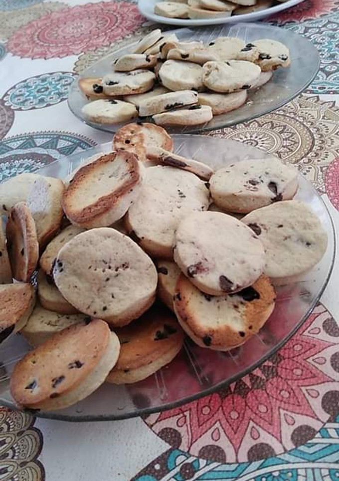 Una foto de Galletitas de: chips de chocolate, pasas de uva y vainilla