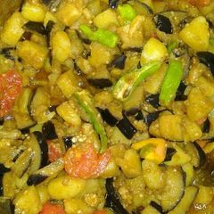 A picture of Fried alu bengan karahi.