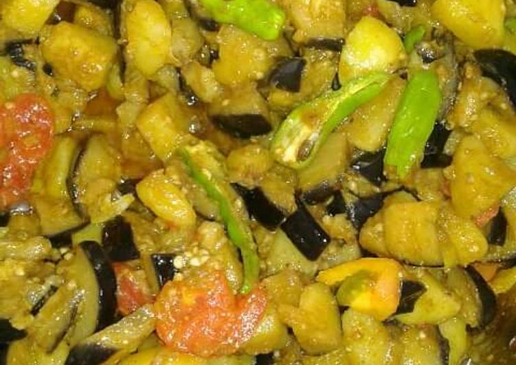 Steps to Make Perfect Fried alu bengan karahi