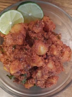 લસણીયા બટાકા (Lasaniya Bataka Recipe In Gujarati) રેસીપી મુખ્ય ફોટો