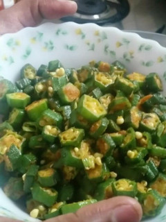 டவ் வெங்காயம் வெண்டைக்காய் பொரியல் (Venkaayam vendakkai poriyal Recipe in Tamil) செய்முறை முக்கிய புகைப்படம்