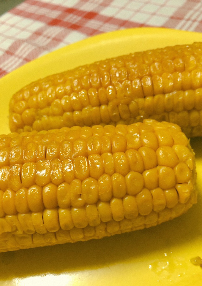 Una foto de Mazorcas de maíz al horno