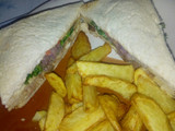 Chicken sandwich with chips