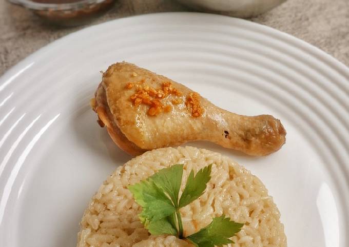 Nasi Hainam PAPA (dengan Saus Hainam dan Sop sayur asin)