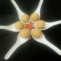 A picture of Jaggri ladoo.