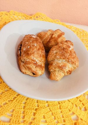Una foto de Masa danesa, formas de croissants y chocolatines