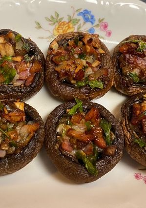 Una foto de Champis Portobello rellenos de bacon en freidora de aire
