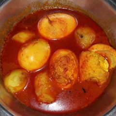 A picture of Egg curry.