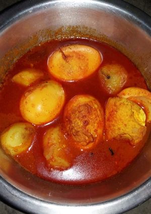 A picture of Egg curry.