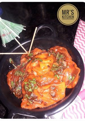 A picture of Spicy Schezwaan momos.