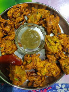 प्याज के पकौड़े (Pyaz ke pakode recipe in hindi) रेसिपी मुख्य फोटो