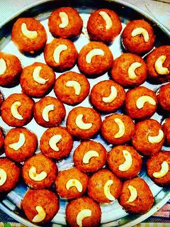 গাজরের লাড্ডু (gajarer ladoo recipe in Bengali) রেসিপির প্রধান ছবি