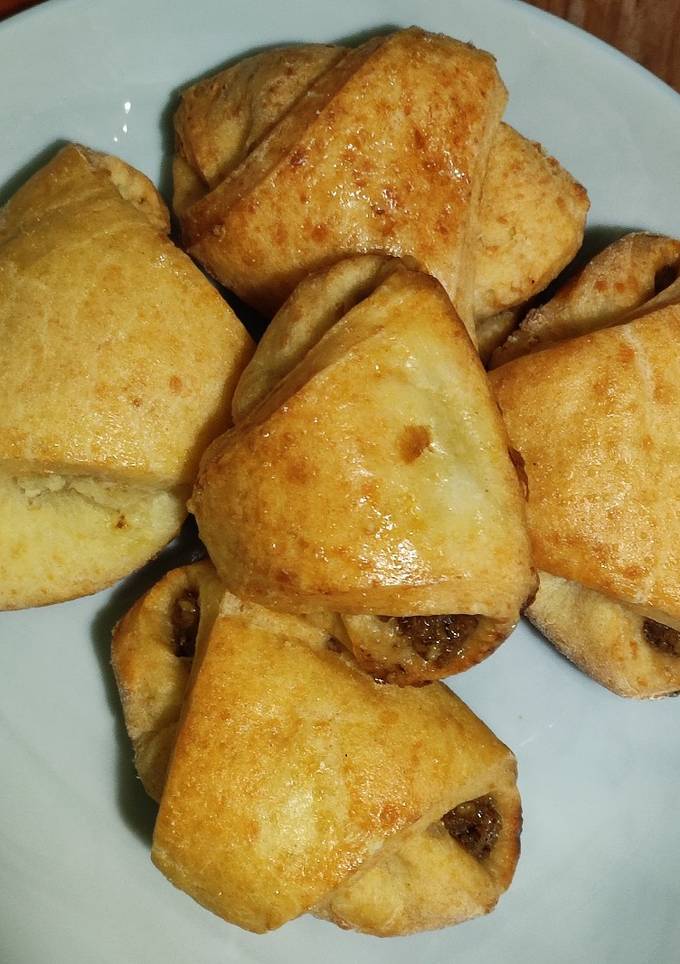 Сирні рогалики з горіхами