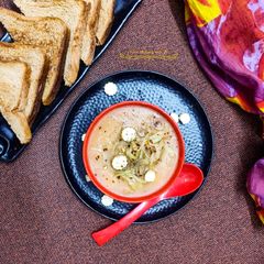 A picture of Mix veg soup with Ghiya Noodles.