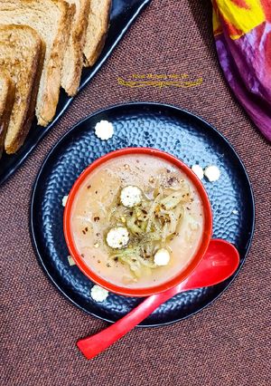 A picture of Mix veg soup with Ghiya Noodles.